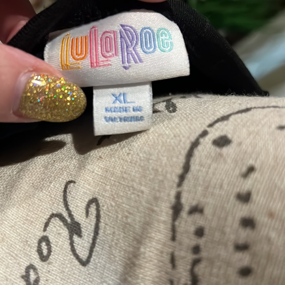 LuLaRoe Randy Tee. - Picture 4 of 6